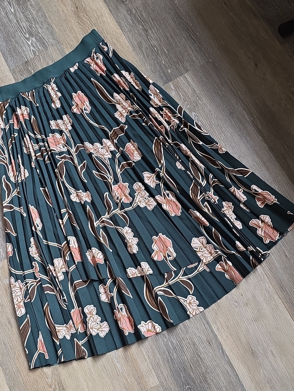 DR2 Pleated Floral Midi Skirt - Picture 3 of 15